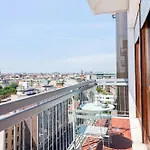 Amazing City Center Skyline Apartment
