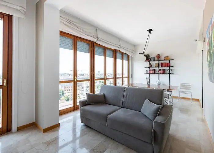 Amazing City Center Skyline Apartment